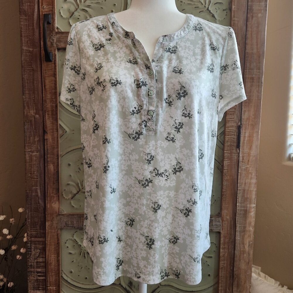 Liz Claiborne Green Floral Henley Short Sleeve Blouse | Large
